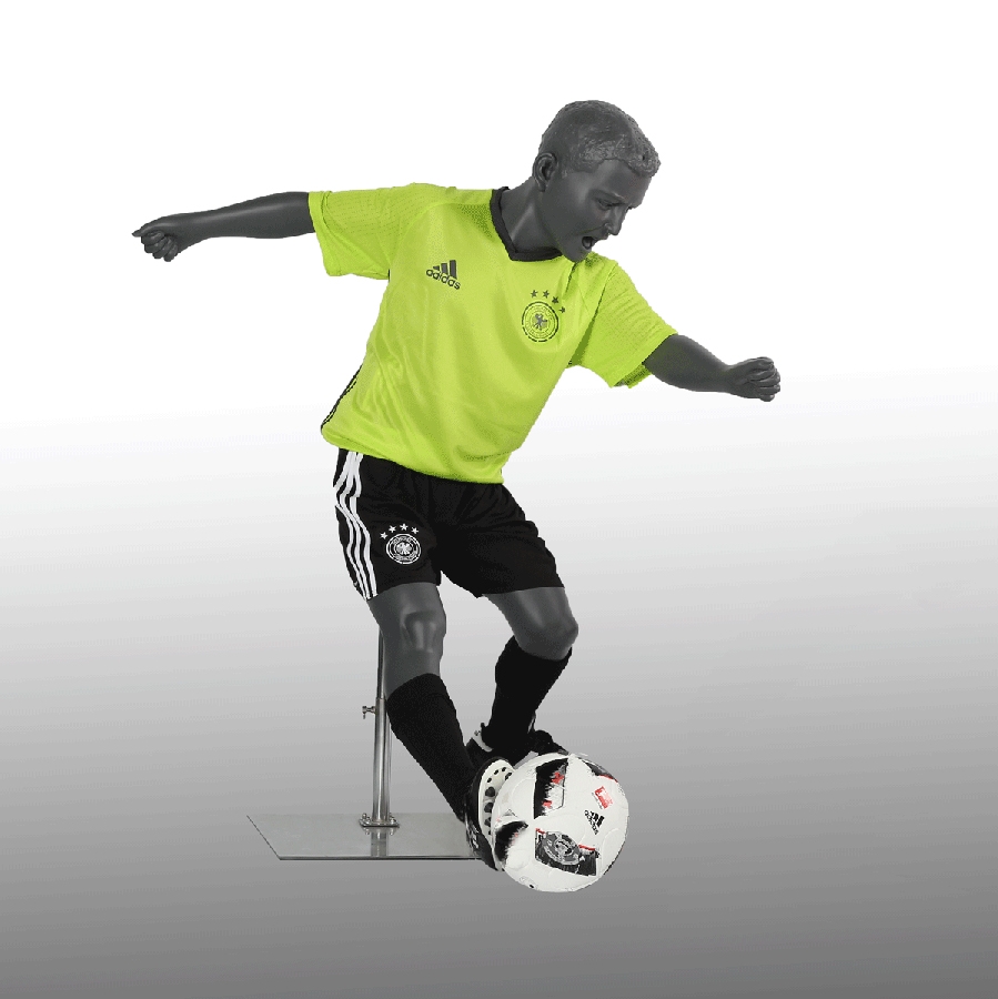 Schaufensterpuppe Junge sportlich
