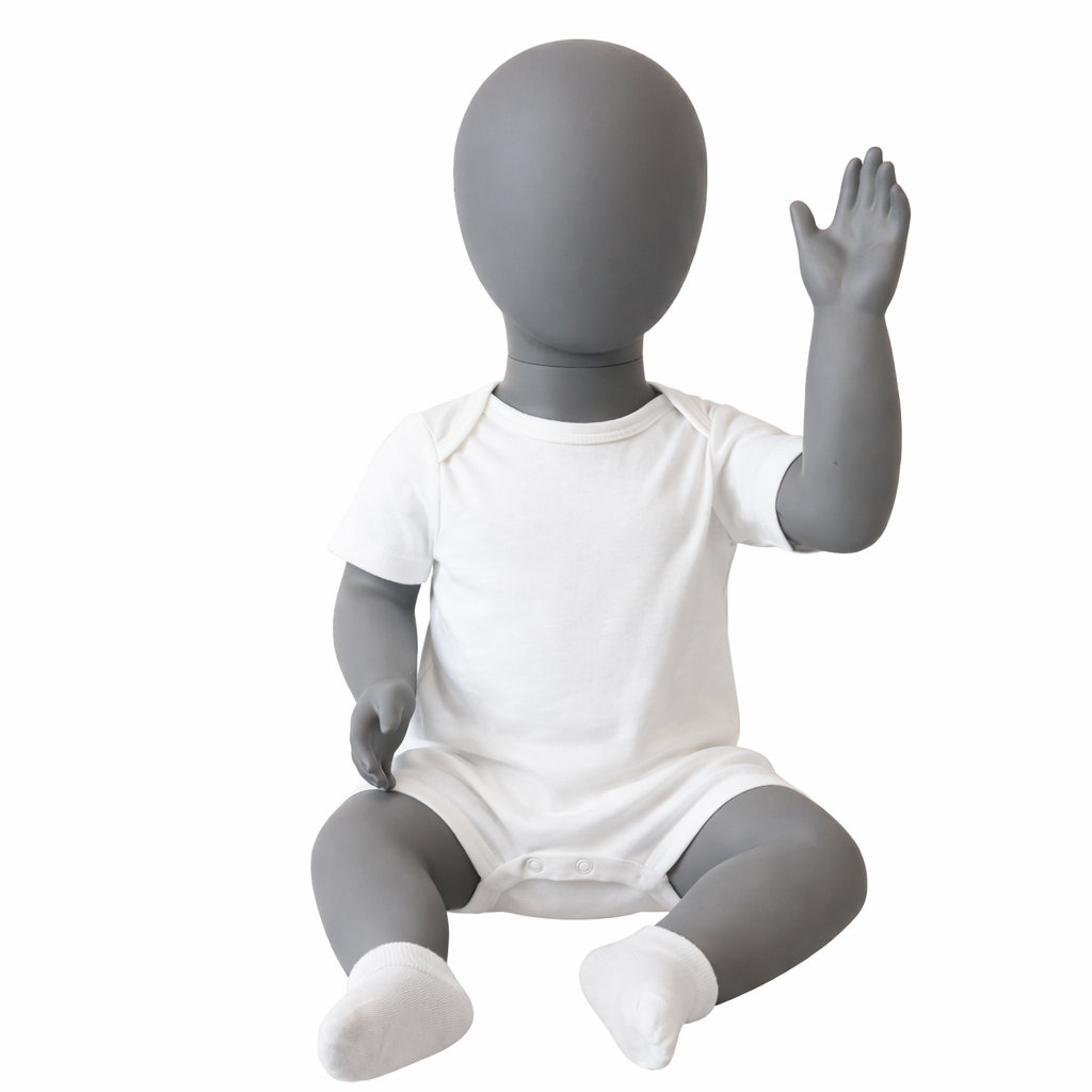 Baby Schaufensterpuppe sitzend