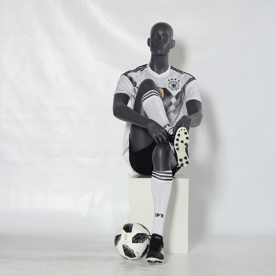 Männliche Schaufensterpuppe sportlich Männliche Schaufensterpuppe sportlich
