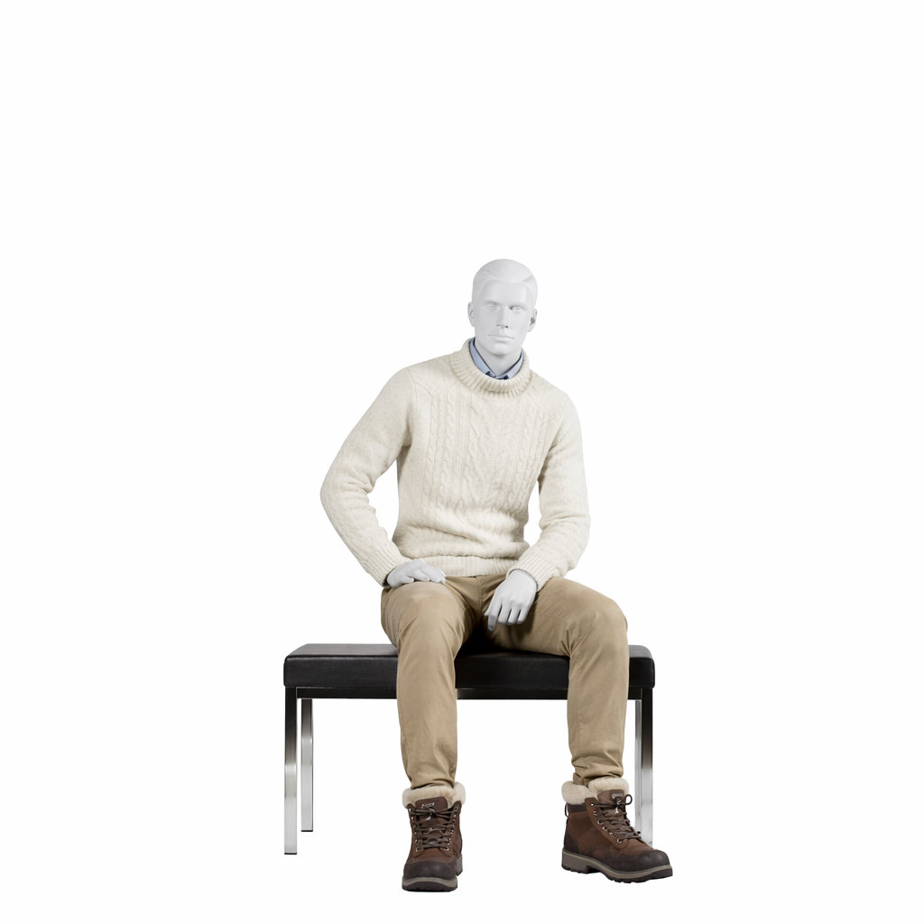 Sitzende Schaufensterpuppe männlich